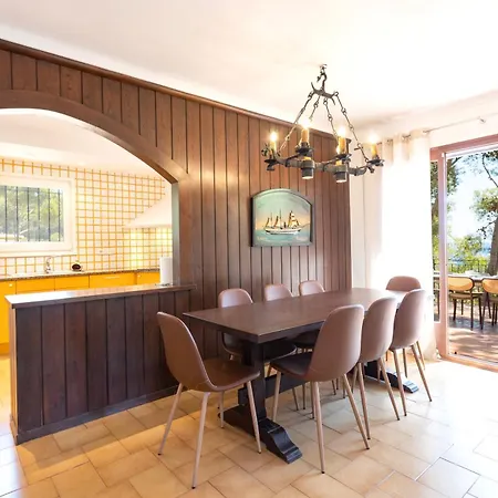 Montagut 9 Holiday home *